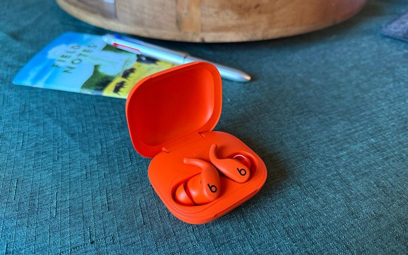 beats-powerbeats-fit-review:-deja-vu,-in-a-good-way